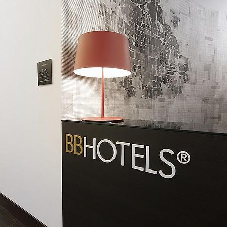 Bb Hotels Aparthotel Desuite Milan Bagian luar foto