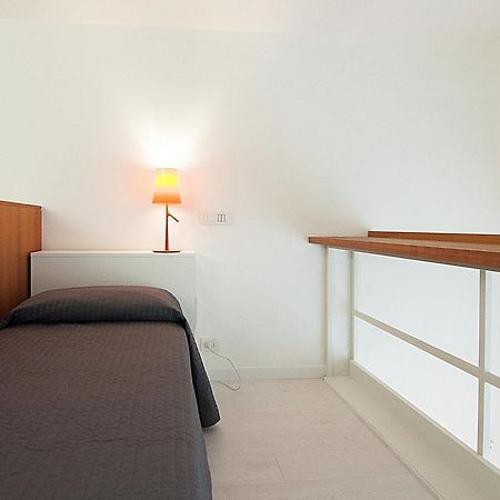 Bb Hotels Aparthotel Desuite Milan Bagian luar foto