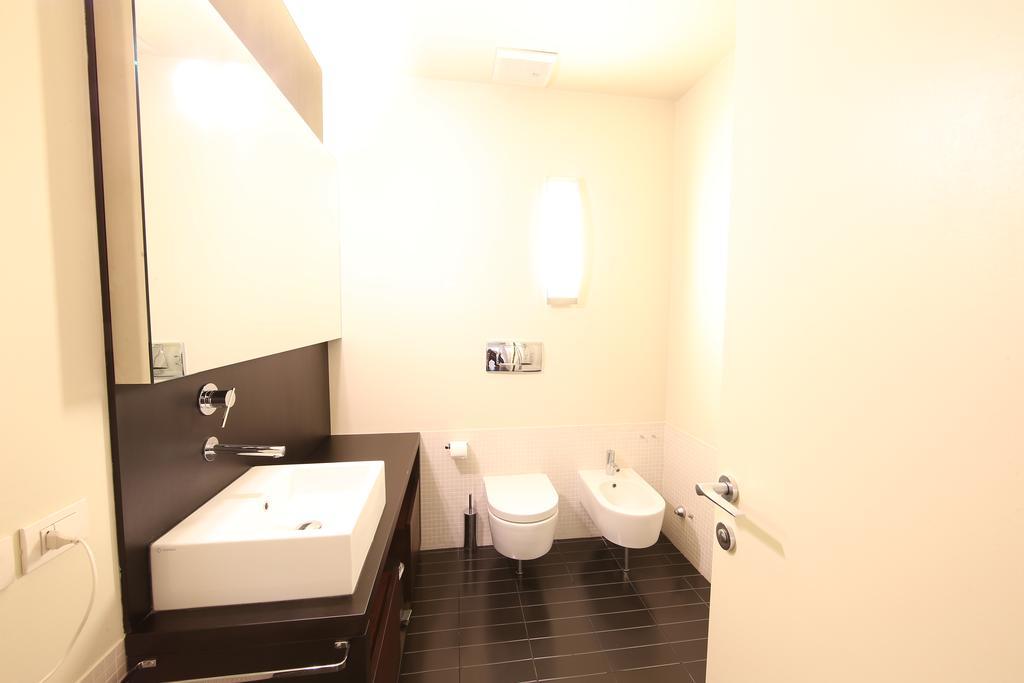 Bb Hotels Aparthotel Desuite Milan Bagian luar foto