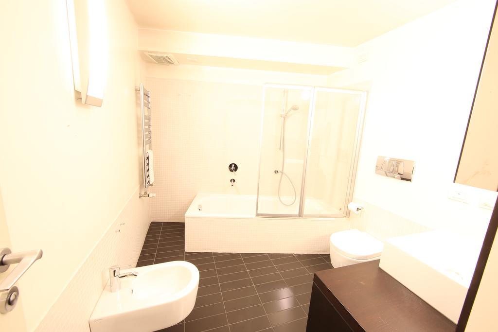Bb Hotels Aparthotel Desuite Milan Bagian luar foto