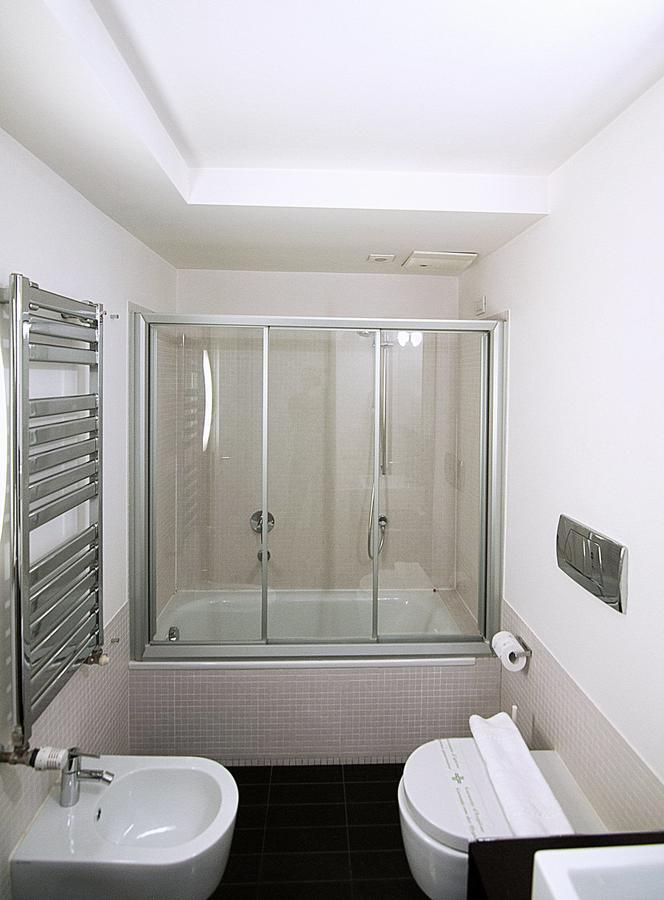 Bb Hotels Aparthotel Desuite Milan Bagian luar foto