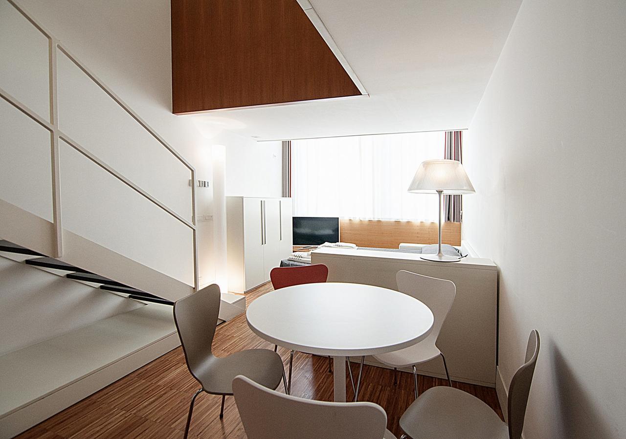 Bb Hotels Aparthotel Desuite Milan Bagian luar foto