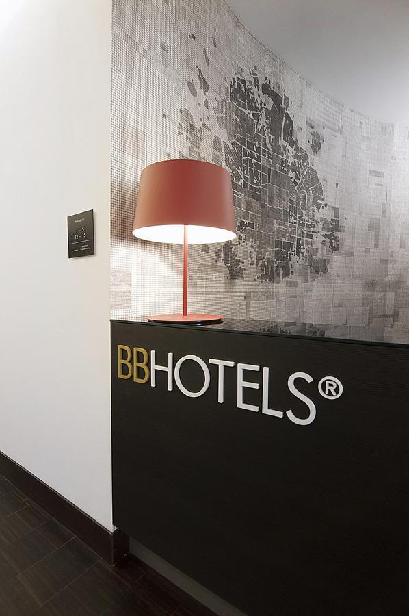 Bb Hotels Aparthotel Desuite Milan Bagian luar foto