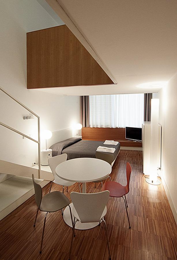 Bb Hotels Aparthotel Desuite Milan Bagian luar foto