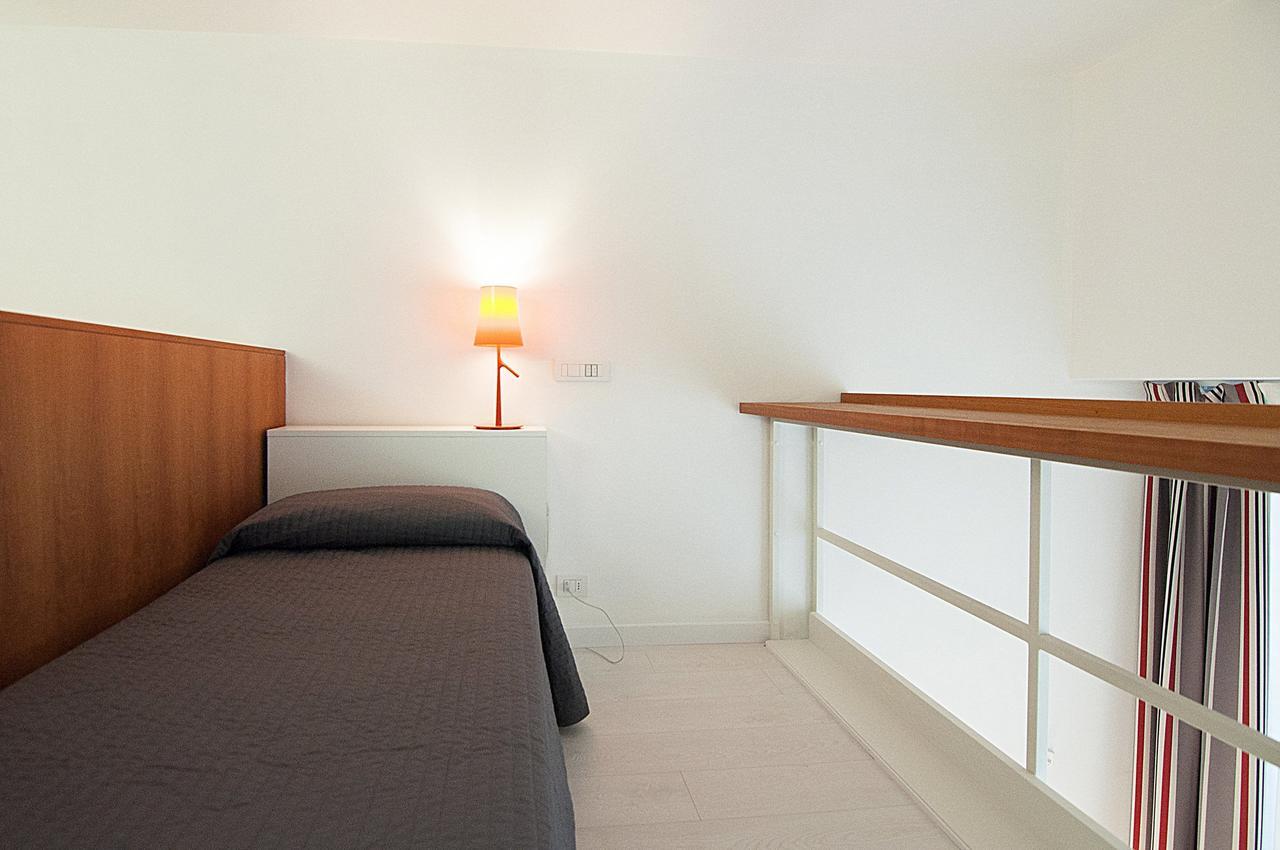 Bb Hotels Aparthotel Desuite Milan Bagian luar foto