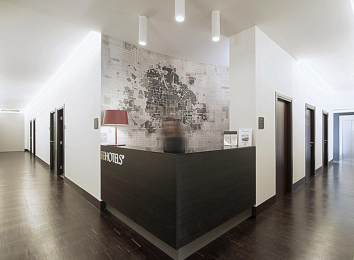 Bb Hotels Aparthotel Desuite Milan Bagian luar foto